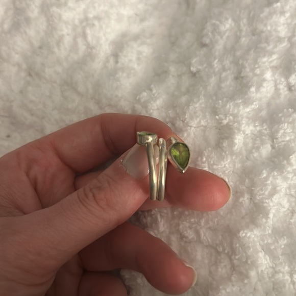 Peridot & Sterling Silver Ring - Size 7 - Picture 4 of 7